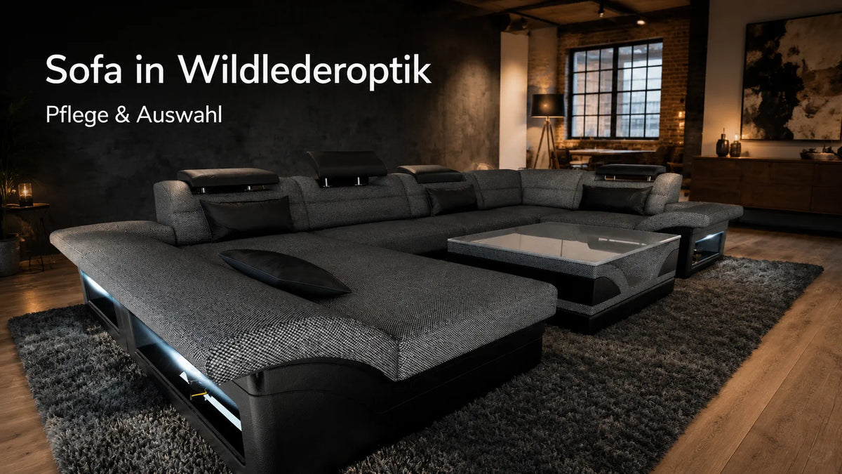 Sofa in Wildlederoptik: dunkle Wohnlandschaft mit sichtbarer Stoffstruktur